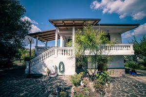 VILLA SINGOLA A SANTA MARINA