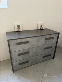 Commode con tre cassetti