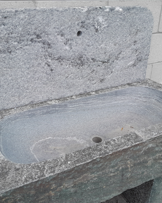 Lavello,fontana da muro in pietra naturale