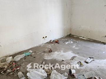 MAGAZZINO COMMERCIALE