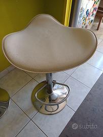 Sgabelli in ecopelle bianca