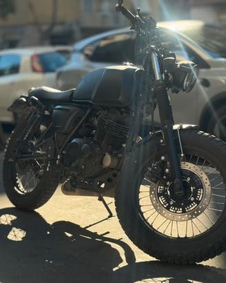 Mutt Akita Scrambler Custom Cafe Racer