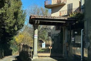 Palazzo / Stabile di 500 m² con più di 5 locali a 