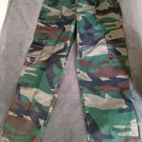 Pantaloni militari