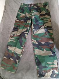 Pantaloni militari