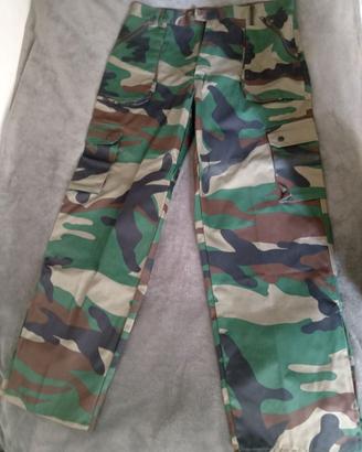 Pantaloni militari