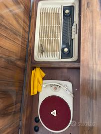 Mobile bar con giradischi e radio