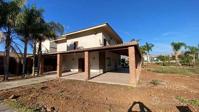 Villa di 267 m² con più di 5 locali a Carini