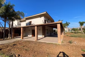 Villa di 267 m² con più di 5 locali a Carini