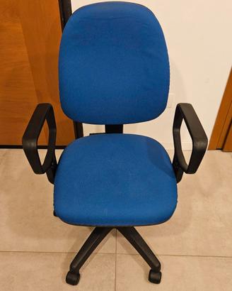 Sedia da ufficio con ruote e braccioli