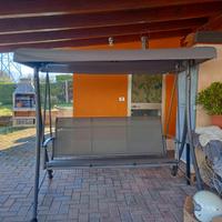 Dondolo da giardino.