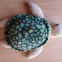 Tartaruga di peluche.