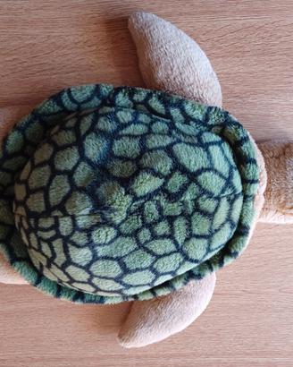 Tartaruga di peluche.