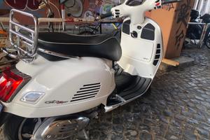 Vespa GTS 300 Super – Aprile 2022