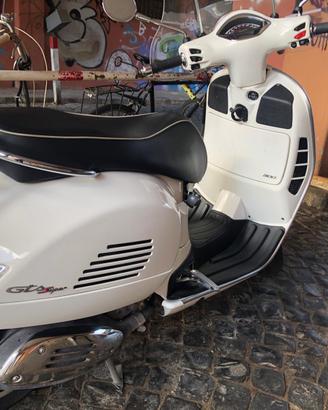 Vespa GTS 300 Super – Aprile 2022