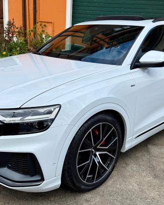 Audi Q8 50 TDI 286 CV quattro S-line Tetto 360”