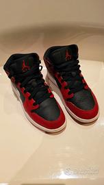Air Jordan 1 Mid GS Black/Red/White