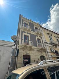 Intero stabile palazzetto