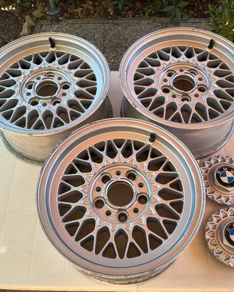 Cerchi BMW originali 7J X 15 e coppette coprimozzo
