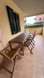 Set tavolo e sedie per esterno