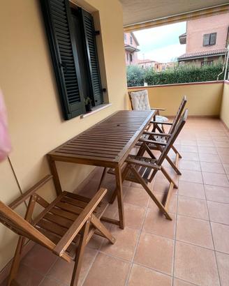 Set tavolo e sedie per esterno
