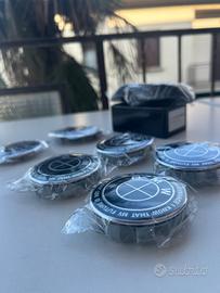 Kit Emblemi BMW Total Black (6 pz) + Frecce Fumè