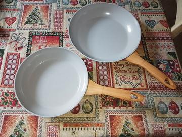 Set di padelle in ceramica bianca 