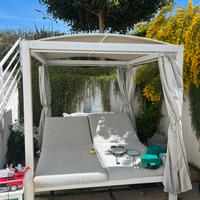 Letto da giardino a baldacchino