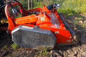 Trattore 605 con trincia