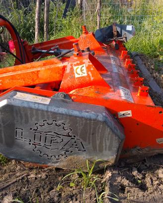 Trattore 605 con trincia