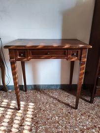 Scrittoio con 3 cassetti in legno scuro