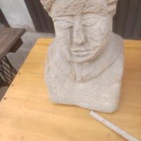 statue