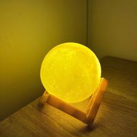 Lampada piccola a forma di luna da scrivania