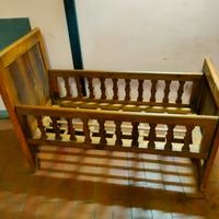 lettino in legno di noce 