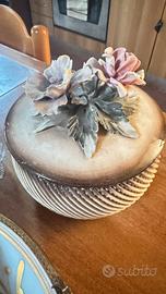 Cofanetto con coperchio in ceramica Capodimonte
