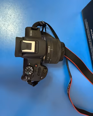 Canon EOS R50 + obiettivo kit