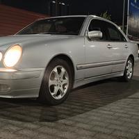 Tutti i ricambi  Mercedes classe e 220