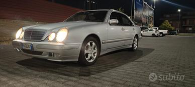 Tutti i ricambi  Mercedes classe e 220