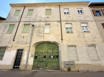 2 LOCALI A CARATE BRIANZA