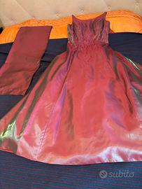 Elegante abito da cetimonia con stola