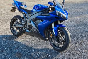 Yamaha r1
