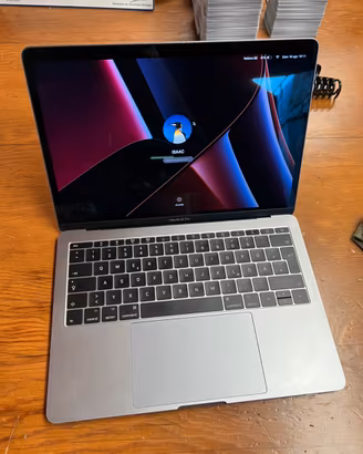 MacBook Pro 13” 2017 i5 8GB – 256GB SSD – Retina