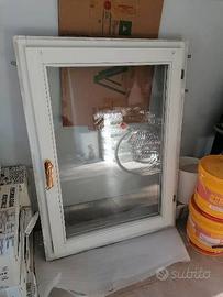 Finestra in legno con vetrocamera