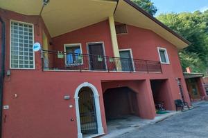 Villino affiancato con giardino