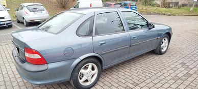Opel Verctra 1600 berlina 4 porte