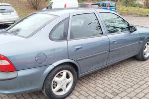 Opel Verctra 1600 berlina 4 porte