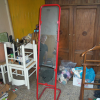 Specchio a colonna con struttura in ferro di colo