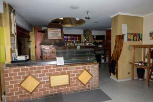 Locale commerciale, 4 vetrine (ex pizzeria)