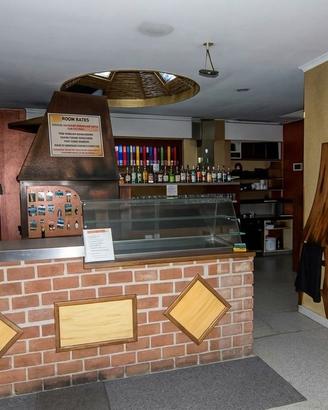 Locale commerciale, 4 vetrine (ex pizzeria)