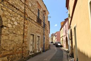 Antica casa padronale con cortile da restaurare